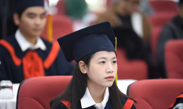 Ai có quyền giải thể trường đại học?