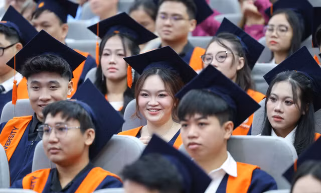 Chủ tịch Hội đồng trường bỏ ‘văn mẫu’ trong lễ tốt nghiệp Y khoa khóa đầu tiên