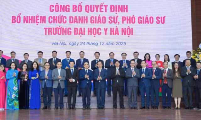 Thứ trưởng Nguyễn Tri Thức được bổ nhiệm PGS Trường Đại học Y Hà Nội
