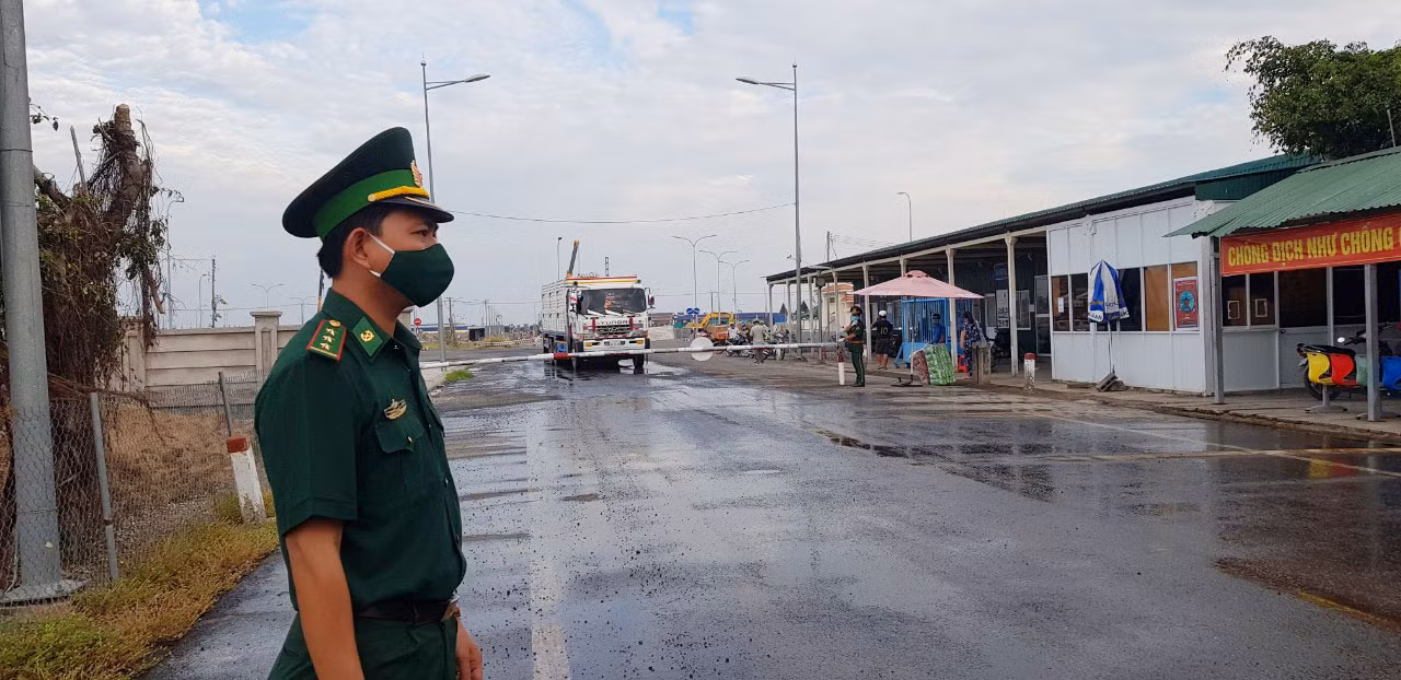 Siết chặt đường mòn, lối mở trên toàn tuyến biên giới Tây Nam ảnh 9
