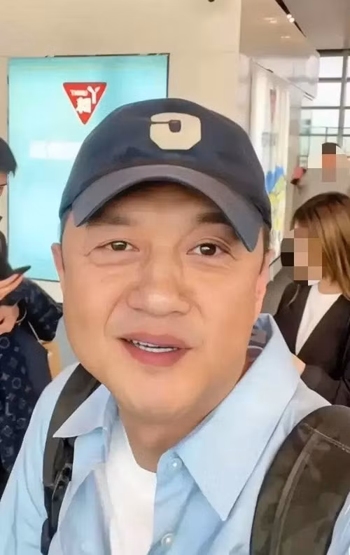 Lý Á Bằng bị cấm bay vì vỡ nợ.