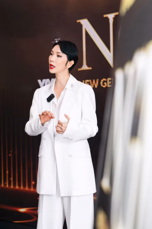 Xuân Lan tại buổi giới thiệu dự án đưa người mẫu Việt ra thế giới.