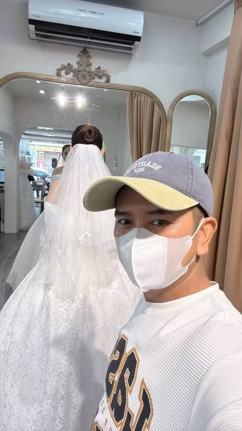 Hùng Thuận đưa bạn gái đi thử váy cưới ngày 30/5.