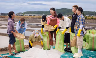 Gia Đình Haha tập 6: Duy Khánh "phân thân" đón BB Trần, dàn nghệ sĩ làm diêm dân