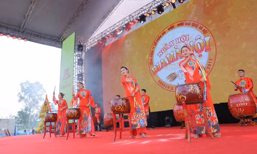 Bia Hà Nội tri ân người dân thành cổ Quảng Trị 