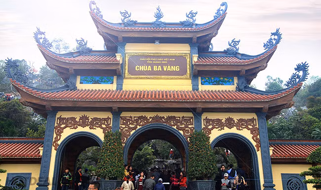 Thấy gì trên trang web chùa Ba Vàng?