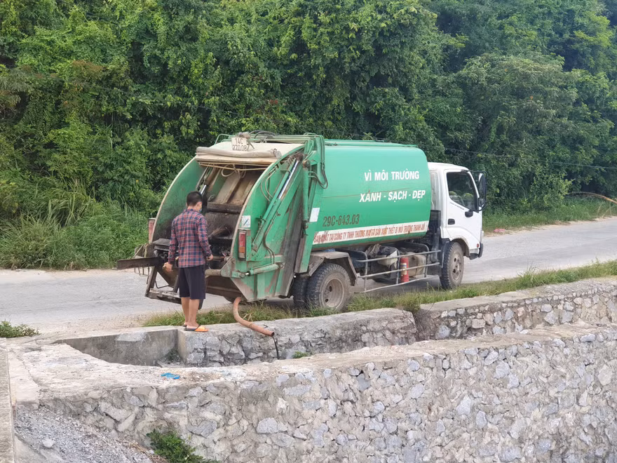 Chủ tịch thị trấn phân trần vụ đổ trộm chất thải ở Cô Tô