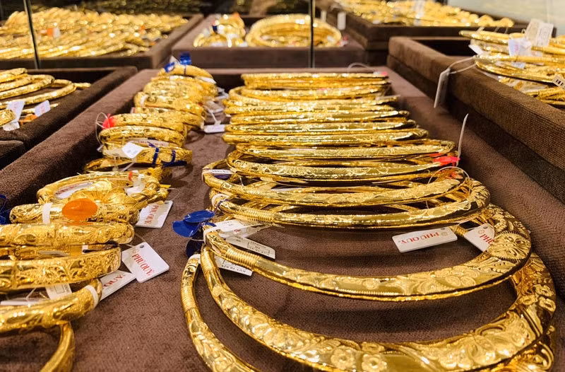 Giá vàng đồng loạt giảm, USD bất động. ảnh minh hoạ 