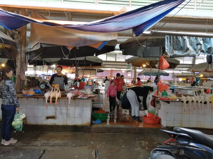 Sát Tết dương lịch, thực phẩm tăng giá theo giá thịt lợn. 