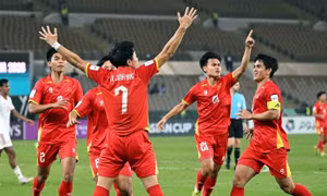 U23 Việt Nam ăn mừng bàn thắng.