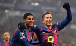 Lewandowski và Rashford.