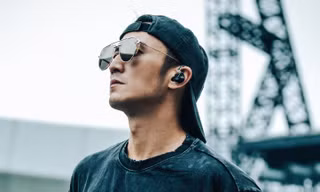 Tạ Đình Phong khóc trước hàng chục nghìn người