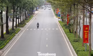 Hà Nội mùng 1 Tết: Khi 'điểm đen' ùn tắc hóa đường rộng thênh thang