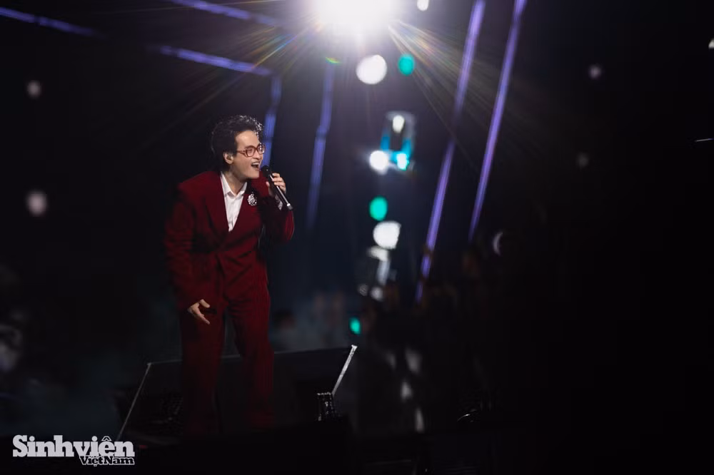 ha-anh-tuan-tai-concert-sao-nhap-ngu-4.jpg