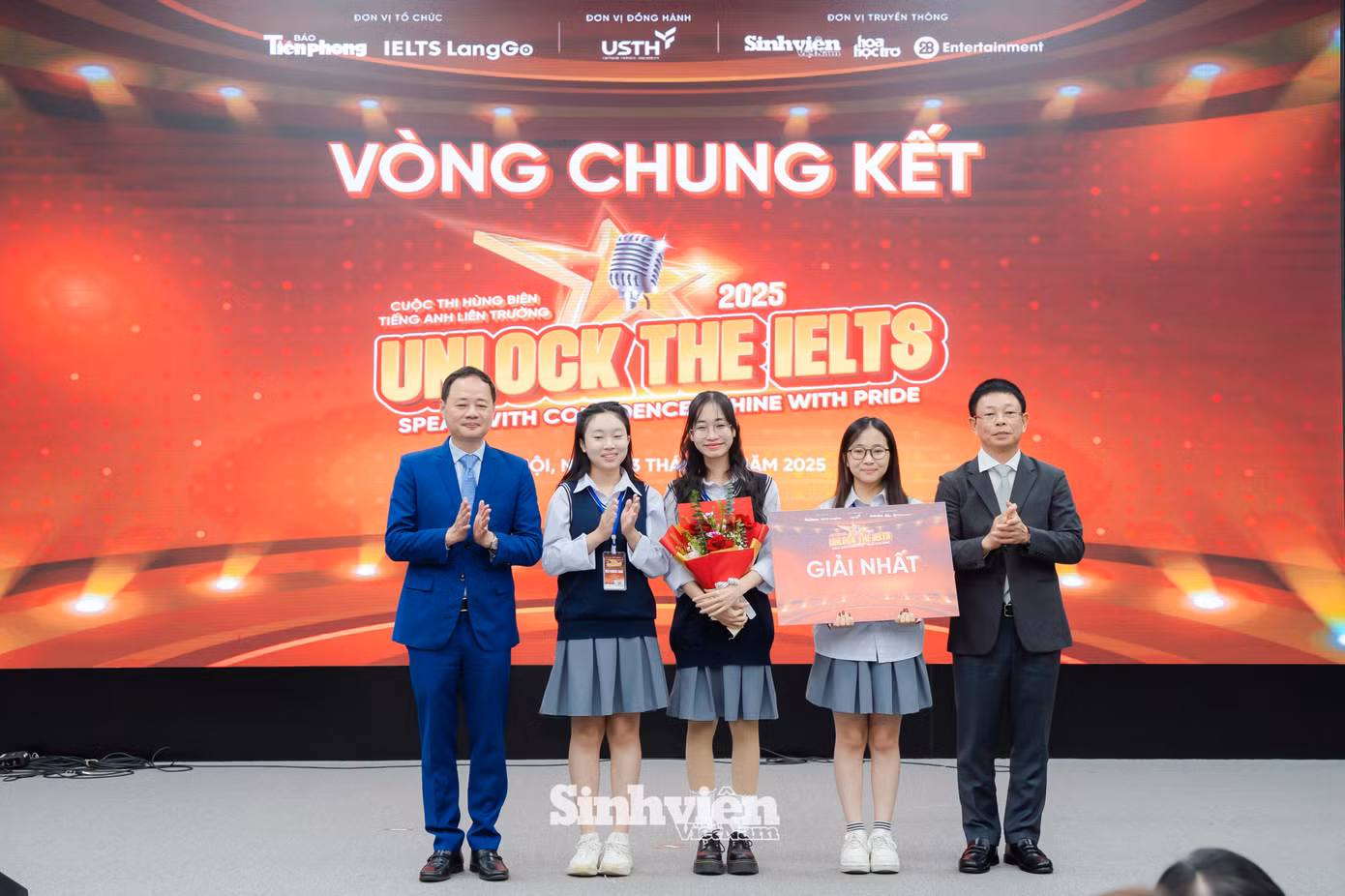 thi-sinh-bat-khoc-giai-nhat-unlock-the-ielts-2025-22.jpg