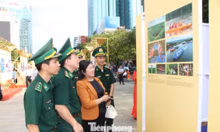 Khai mạc triển lãm ảnh ở phố đi bộ Nguyễn Huệ 