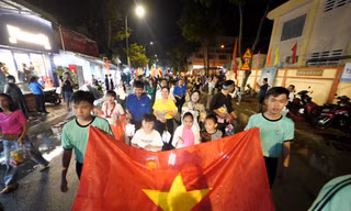 Người dân Cần Giờ đón Trung thu trong mưa