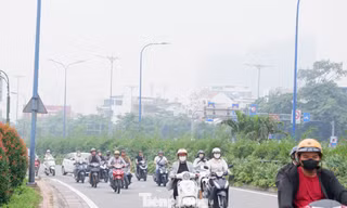 TPHCM mù sương như Đà Lạt, sắp mưa to gió mạnh