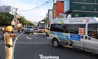 Tạm ngưng lưu thông ôtô qua cầu Bình Triệu 1, xe ùn ứ ở cửa ngõ TPHCM