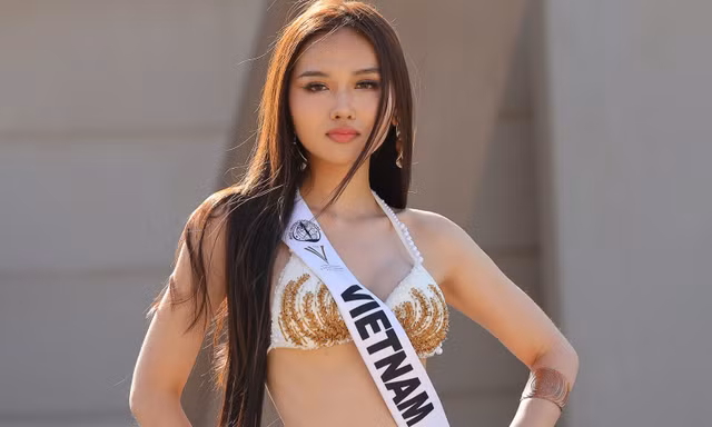 Thu Ngân và thí sinh Hoa hậu Liên lục địa khoe dáng với bikini