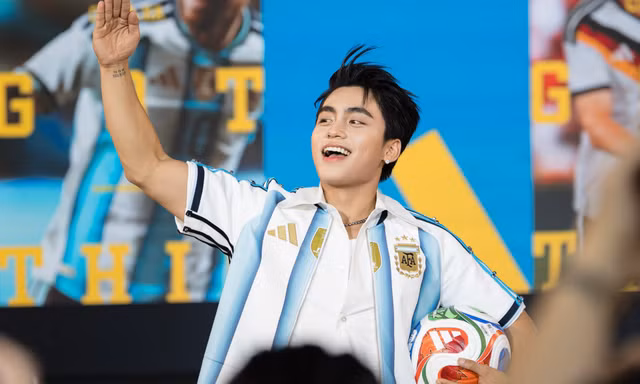 Mono, Trọng Hiếu khuấy động mùa World Cup 