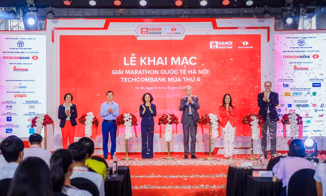 Khai mạc giải Marathon Quốc tế Hà Nội Techcombank mùa thứ 4