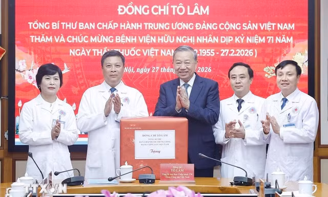 Tổng Bí thư: Thầy thuốc là điểm tựa của người bệnh trong thời khắc khó khăn nhất
