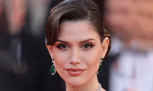 Dàn hoa hậu đổ bộ thảm đỏ Cannes