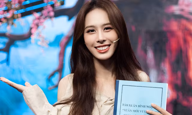 Hoa hậu, á hậu diễn chương trình đêm Giao thừa