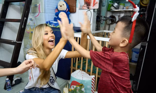 Năng lượng tích cực của tân Miss Cosmo 2025 trong các hoạt động thiện nguyện