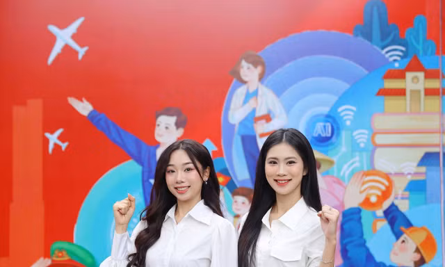 Dàn người đẹp Hoa hậu Việt Nam hân hoan chào mừng Đại hội Đảng lần thứ XIV