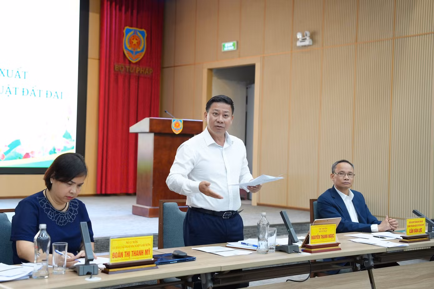 thu-truong-ngoc.jpg