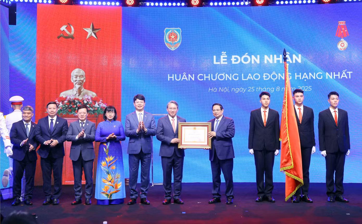 thu-tuong-tang-huan-chuong.jpg