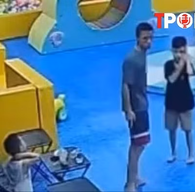 NÓNG 17/10: Triệu tập người đàn ông tát cháu bé 8 tuổi ở khu vui chơi phường Bồ Đề