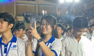 Nữ du học sinh Campuchia giỏi ba ngoại ngữ chọn học đại học ở Việt Nam