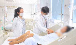 Cứu sống nữ bệnh nhân Campuchia nguy kịch vì viêm não