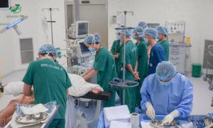 Cứu sống người đàn ông liên tiếp ngừng tim vì rối loạn nhịp ác tính