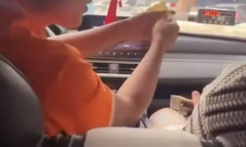 Xử lý thế nào với tài xế taxi ở Nha Trang 'ảo thuật' 200.000 đồng của khách?