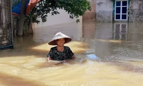 Bộ Y tế hướng dẫn người dân vùng lũ cách vệ sinh nguồn nước, phòng dịch bệnh