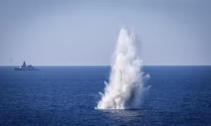 Ý xung phong điều tàu quét thủy lôi 'dọn dẹp' eo biển Hormuz