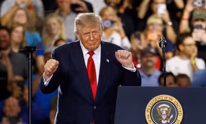 Tổng thống Trump hứa tặng 5.000 USD cho mỗi người Mỹ nếu đảng Cộng hòa thắng cử