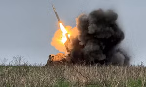 Nga dồn lực tấn công, Ukraine căng mình giữ cửa ngõ Donetsk
