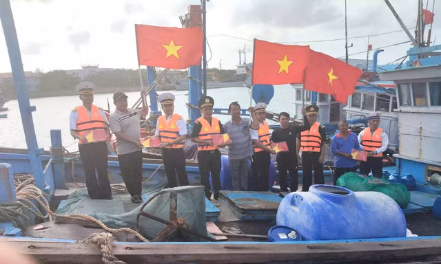 Ngư dân vào đảo Trường Sa để chuẩn bị bầu cử