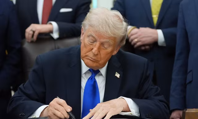 Tổng thống Mỹ Trump bất ngờ áp thuế 25% với xe hơi và xe tải từ Liên minh châu Âu
