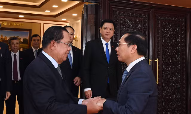 Chủ tịch Thượng viện Campuchia Hun Sen đề nghị tăng cường hợp tác với Việt Nam