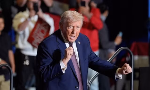 Tổng thống Mỹ Trump đặt mục tiêu vượt Trung Quốc trong cuộc đua trở lại Mặt trăng