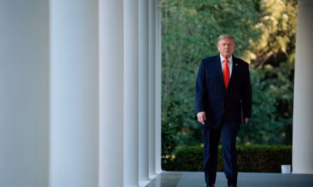 Tổng thống Mỹ Trump dọa áp thuế 100% với mọi quốc gia đánh thuế dịch vụ số