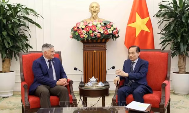 Bộ trưởng Ngoại giao Lê Hoài Trung nêu quan điểm với nghị sĩ Mỹ