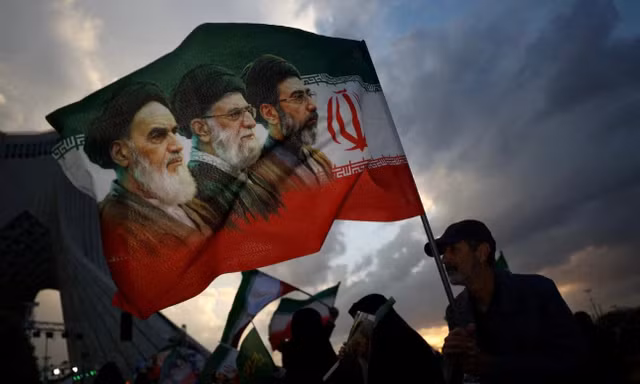 Tổng thống Mỹ Trump nói sẽ chờ vài ngày, Iran lập vùng kiểm soát hàng hải