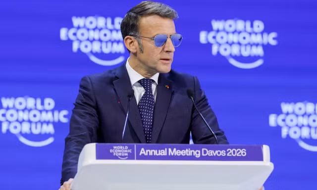 Kính râm của Tổng thống Macron nổi rần rần trên mạng